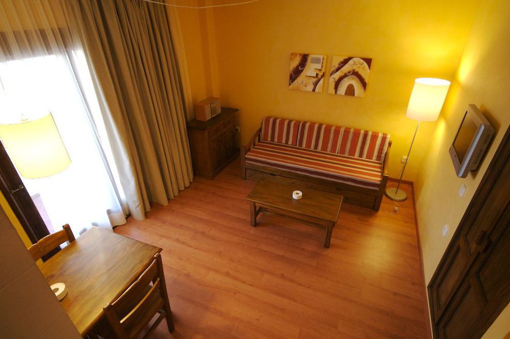 Apartamentos Parot Quality Санта Еулалия дел Рио Екстериор снимка