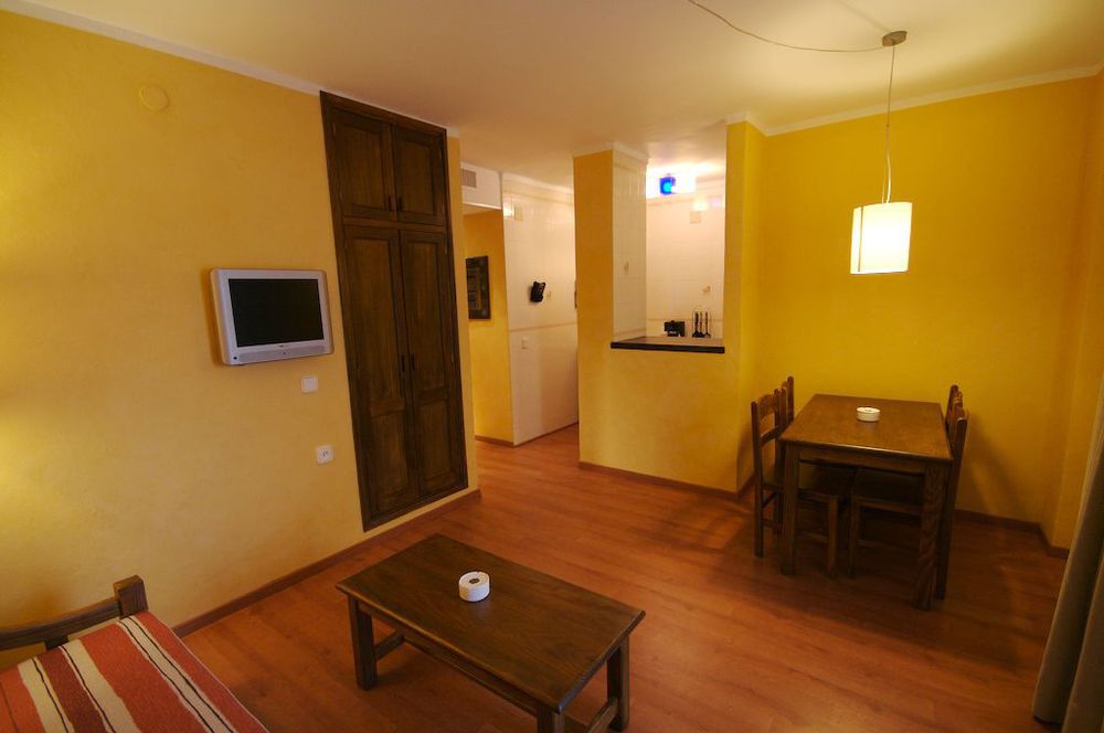 Apartamentos Parot Quality Санта Еулалия дел Рио Екстериор снимка