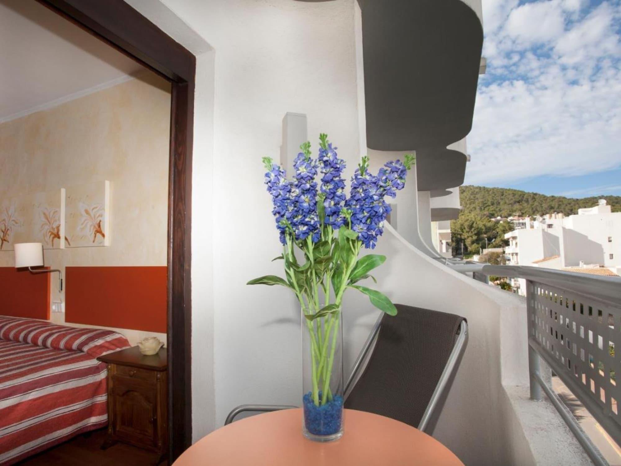 Apartamentos Parot Quality Санта Еулалия дел Рио Екстериор снимка