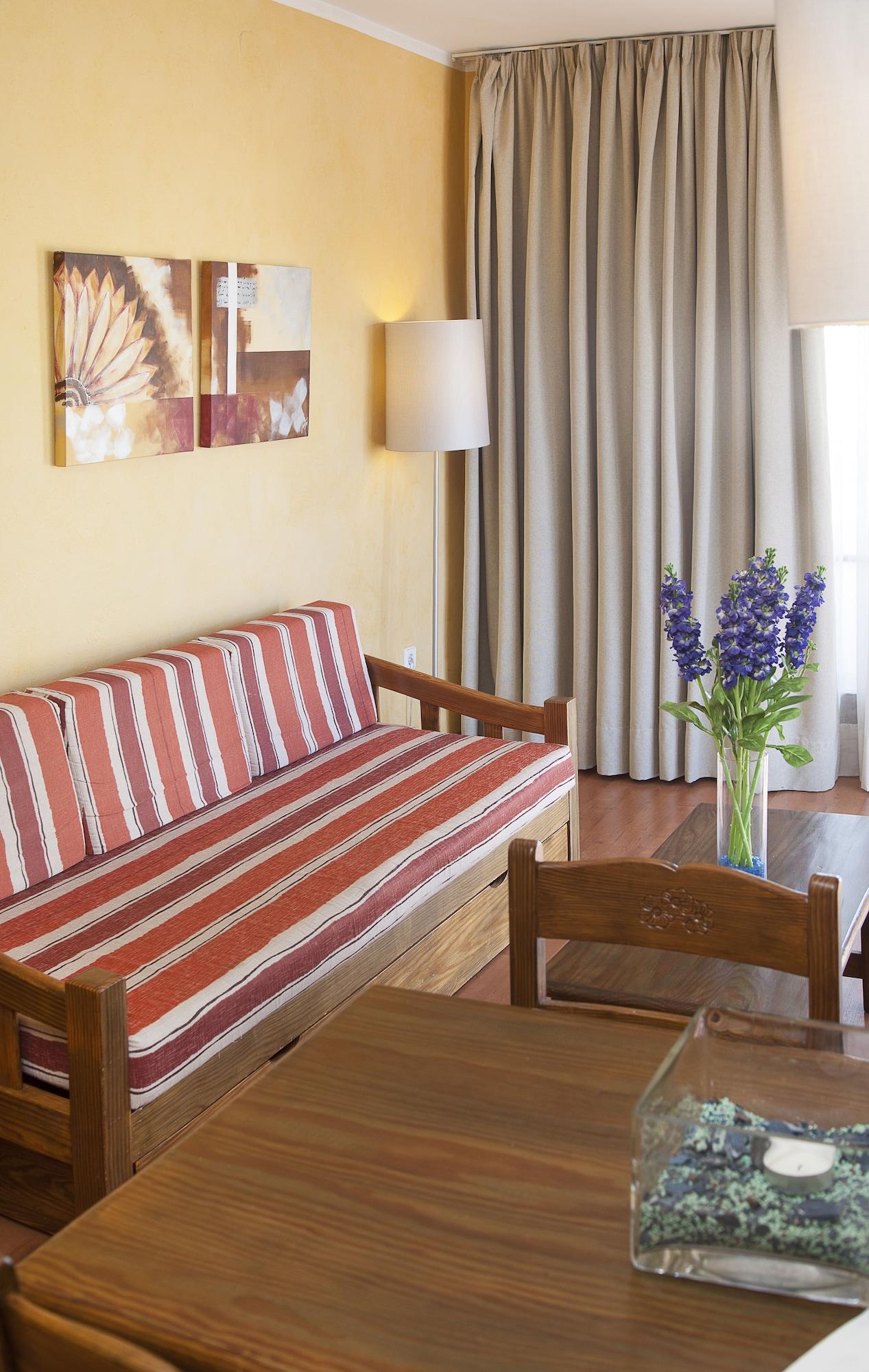 Apartamentos Parot Quality Санта Еулалия дел Рио Екстериор снимка
