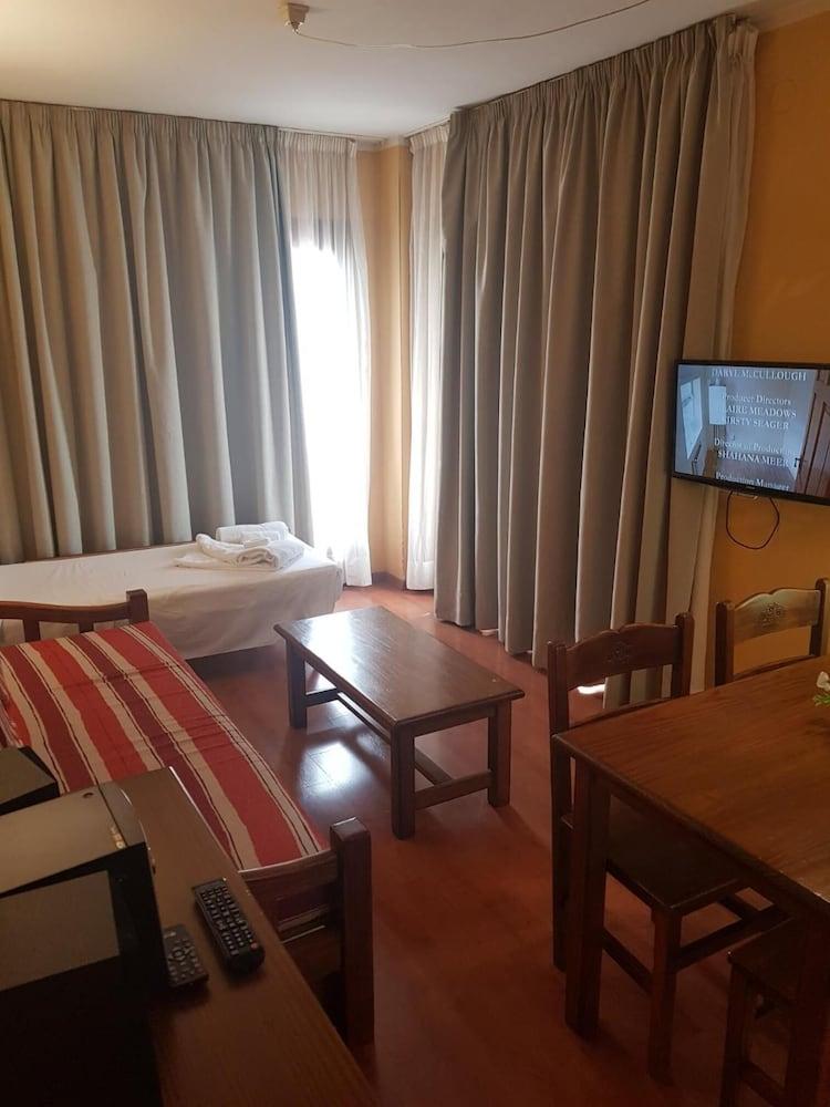 Apartamentos Parot Quality Санта Еулалия дел Рио Екстериор снимка
